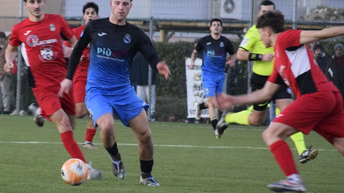 Un momento del derby Viareggio-Real FQ di sabato scorso che fu vinto dagli ospiti Un momento del derby Viareggio-Real FQ di sabato scorso che fu vinto dagli ospiti