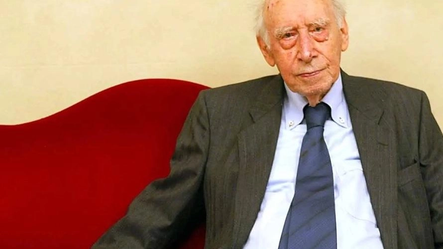 Il ricordo di Mario Luzi, Pienza gli aveva assegnato la cittadinanza onoraria nel 1994, ell’età di 80 anni Il ricordo di Mario Luzi, Pienza gli aveva assegnato la cittadinanza onoraria nel 1994, ell’età di 80 anni
