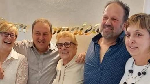 La signora Silvana Fabbri ha festeggiato i suoi 90 anni in Lunigiana con la famiglia proveniente da Torino. Il pranzo si è tenuto al ristorante Casa Giannino, organizzato da Franco Gallini.