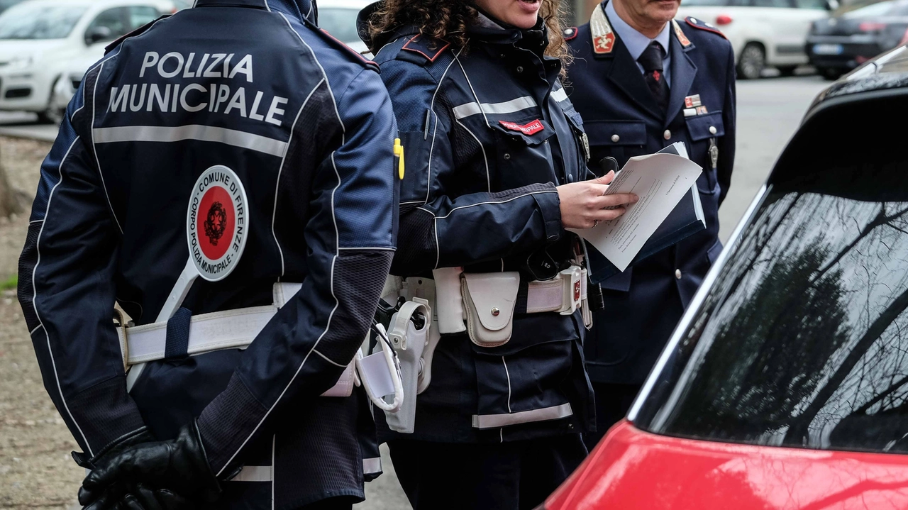 Polizia municipale (Archivio New Press Photo) Polizia municipale (Archivio New Press Photo)