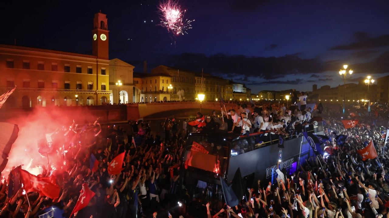 Delirio Pisa, la festa per la promozione in Serie A: la diretta