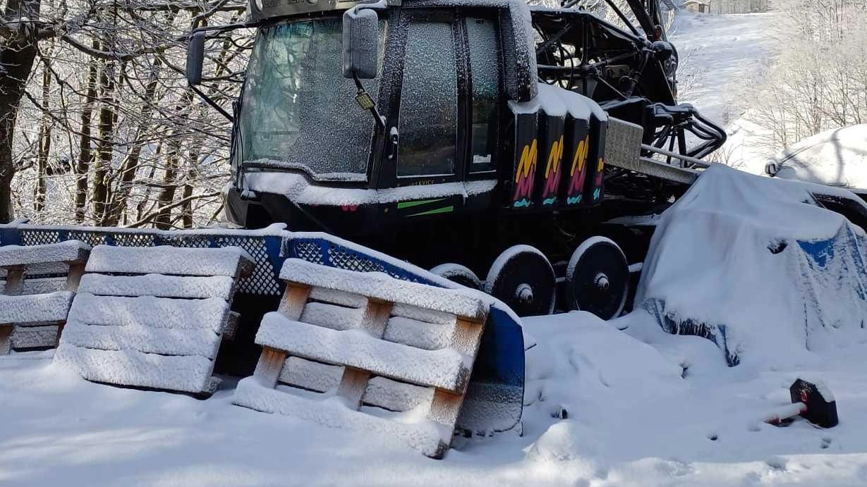 Monti imbiancati a Zeri, dove negli ultimi giorni è caduta tanta neve e si riaccende la speranza di poter riprendere... Monti imbiancati a Zeri, dove negli ultimi giorni è caduta tanta neve e si riaccende la speranza di poter riprendere...
