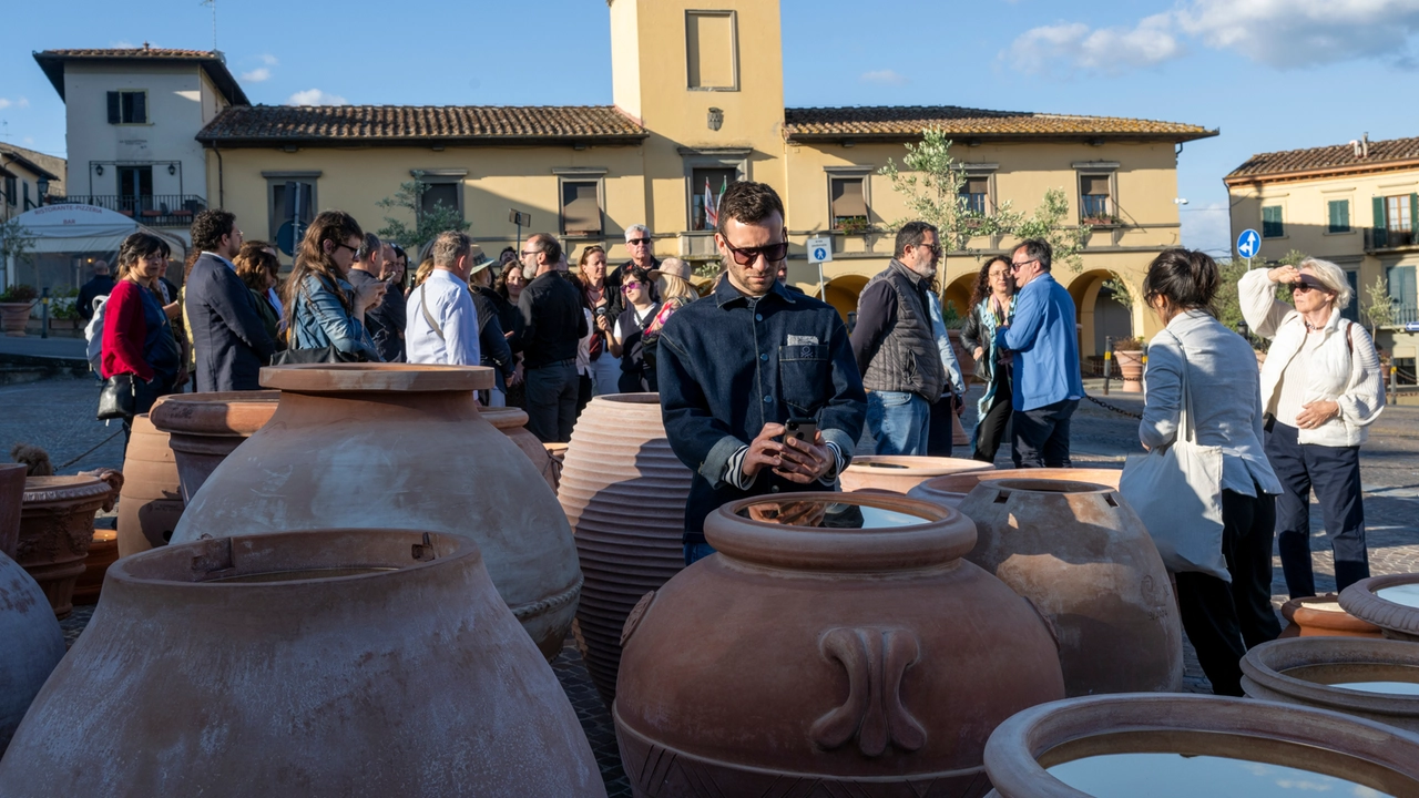 L'esposizione dei manufatti in piazza Buondelmonti L'esposizione dei manufatti in piazza Buondelmonti