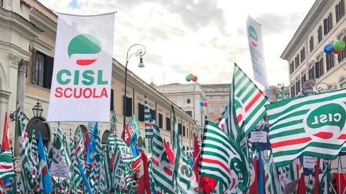 La Cisl Scuola Toscana Nord ha scelto Montecatini come città in cui far sorgere la nuova sede delle Province di Lucca, Pistoia e Massa-Carrara Gli uffici sono stati allestiti in piazza Aldo Rossi 50, nel complesso del Kursaal La Cisl Scuola Toscana Nord ha scelto Montecatini come città in cui far sorgere la nuova sede delle Province di Lucca, Pistoia e Massa-Carrara Gli uffici sono stati allestiti in piazza Aldo Rossi 50, nel complesso del Kursaal