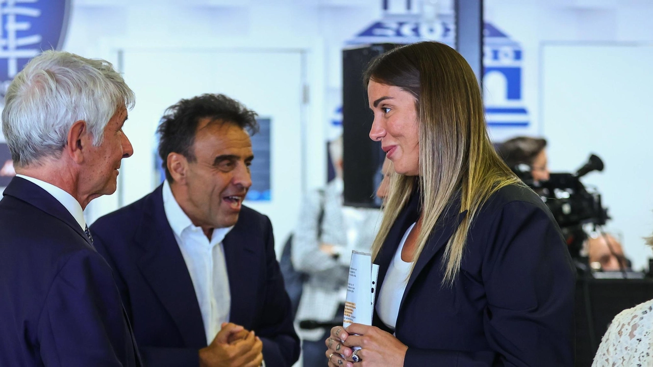 Il restyling dello stadio è tra le priorità dell'amministrazione Mantellassi: nella foto i Corsi con il ministro Abodi