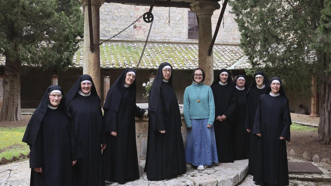 l urlo di gioia davanti alla tv poi la mail a padre robert suore in preghiera per il papa da Lanazione.it l urlo di gioia davanti alla tv poi la mail a padre robert suore in preghiera per il papa