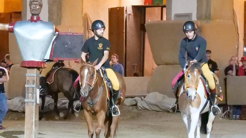 I cavalieri giallocremisi, l’impegno di giorno in giorno e l’aiuto di Vedovini I cavalieri giallocremisi, l’impegno di giorno in giorno e l’aiuto di Vedovini