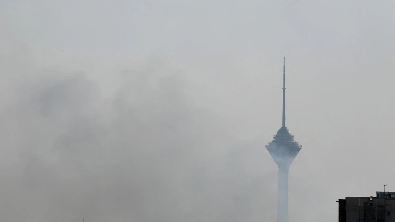 Secondo Iran International, esplosioni sono state udite a Eslamshahr, nella parte occidentale di Teheran, ed è stata attivata la contraerea.... Secondo Iran International, esplosioni sono state udite a Eslamshahr, nella parte occidentale di Teheran, ed è stata attivata la contraerea....
