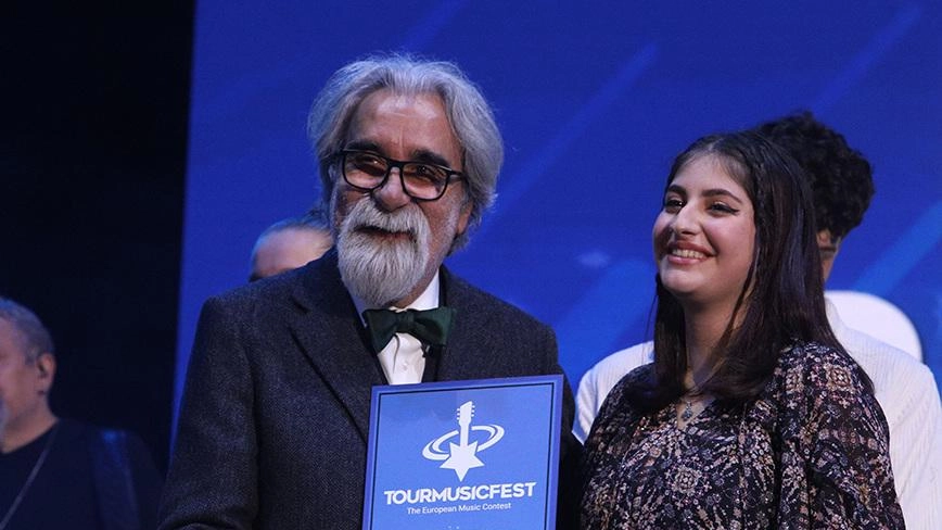 Giovani talenti perugini alle finali nazionali del Tour Music Fest con l'obiettivo di conquistare un posto nella finalissima europea e vincere importanti premi. Giovani talenti perugini alle finali nazionali del Tour Music Fest con l'obiettivo di conquistare un posto nella finalissima europea e vincere importanti premi.