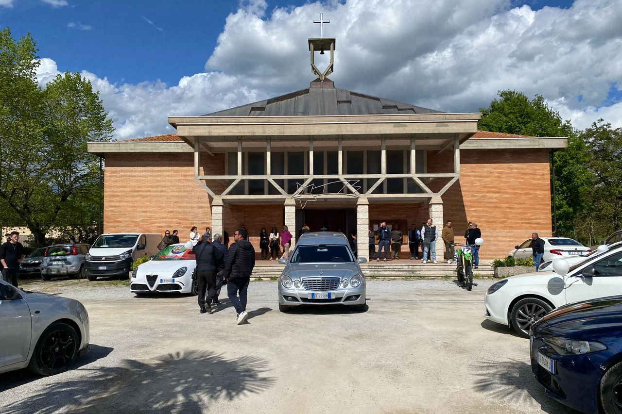 Funerali di Manuel Cavanna, 23enne morto venerdì scorso mentre lavorava