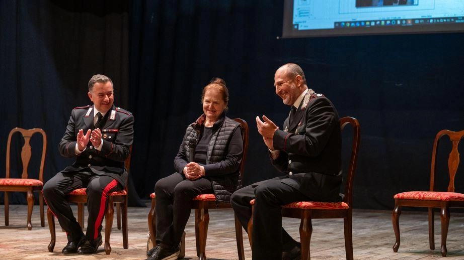 Un momento dell’incontro al Teatro Alfieri di Castelnuovo Un momento dell’incontro al Teatro Alfieri di Castelnuovo
