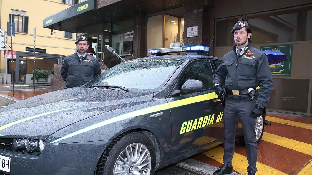 Le Fiamme Gialle in azione grazie alle unità cinofile Le Fiamme Gialle in azione grazie alle unità cinofile
