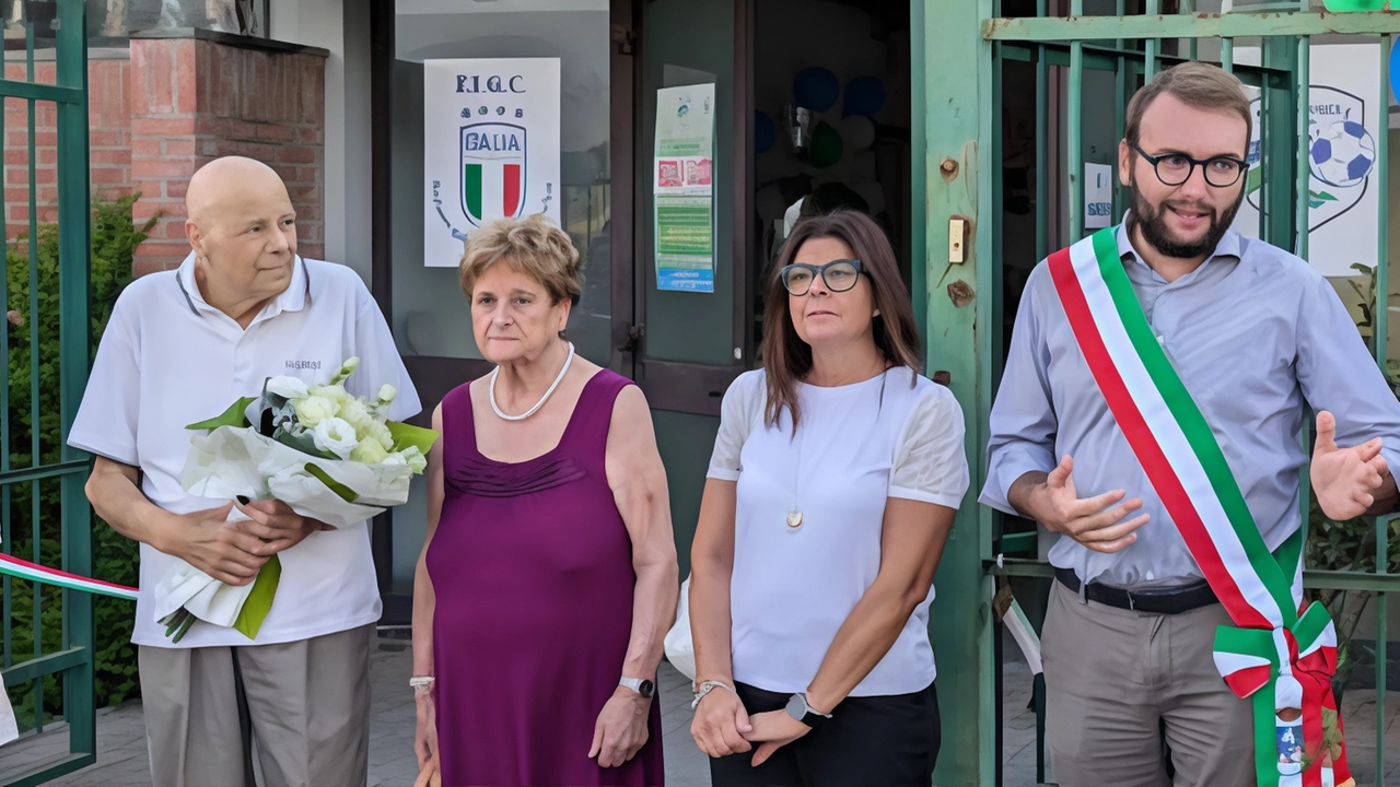 Il figlio Maurizio morì a soli 13 anni durante una partita di calcio. Tre mesi fa l’intitolazione del campo di Cortenuova. L’ultimo saluto. Il figlio Maurizio morì a soli 13 anni durante una partita di calcio. Tre mesi fa l’intitolazione del campo di Cortenuova. L’ultimo saluto.
