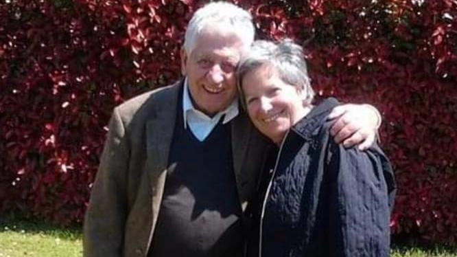 Amelia Paterni, moglie del compianto Elio Tofanelli, è deceduta a 78 anni dopo una lunga malattia. Una donna amata e dedicata alla famiglia, sarà tumulata accanto al marito a Viareggio.