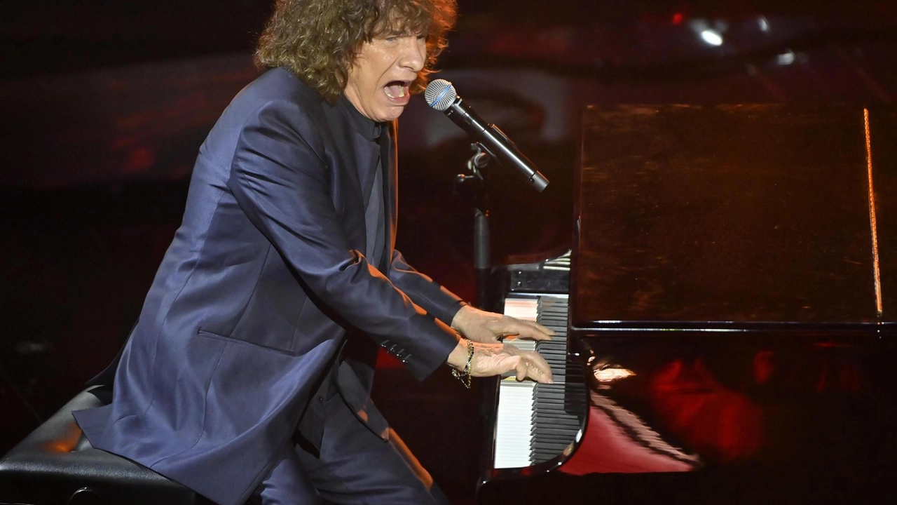 Riccardo Cocciante torna al Summer Festival dopo 19 anni e si esibirà ancora in piazza Napoleone Riccardo Cocciante torna al Summer Festival dopo 19 anni e si esibirà ancora in piazza Napoleone