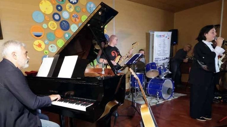 La serata benefica è organizzata dall’associazione ’Donatori di musica’ La serata benefica è organizzata dall’associazione ’Donatori di musica’