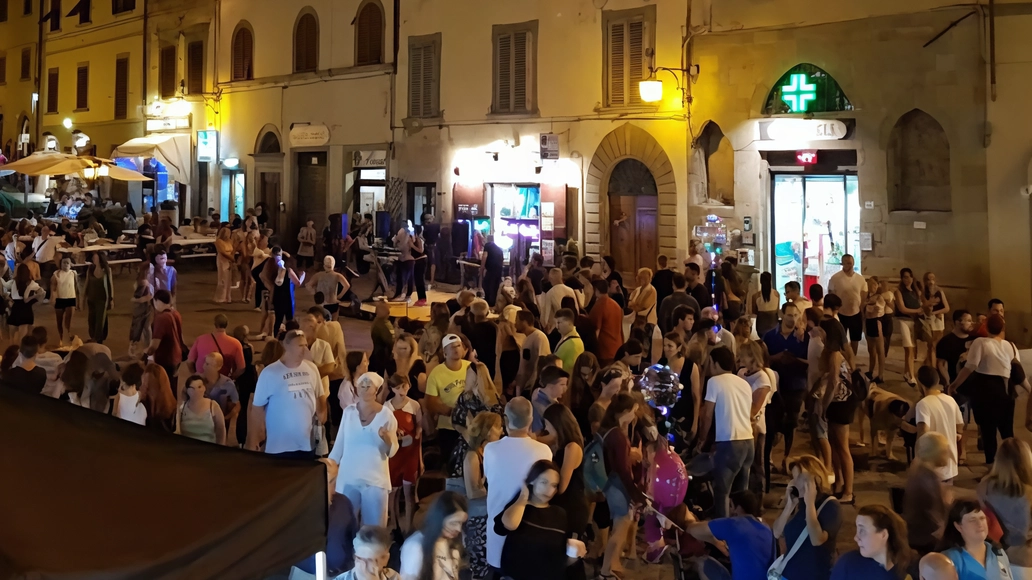Se piazza Baldaccio è riservata ai mercatini, in via Mazzini è previsto il dj set di Fabio Cecconi e Claudio Cion