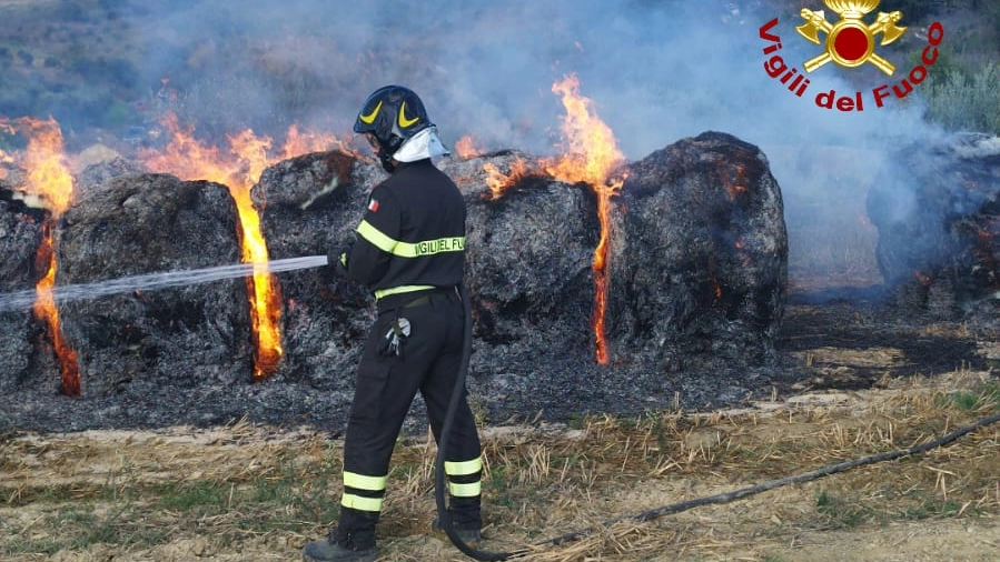 L'intervento dei vigili del fuoco L'intervento dei vigili del fuoco