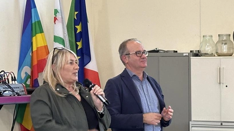 L’assessore Lupetti: "Prevediamo di iniziare i lavori entro l’anno". Soddisfazione anche dal presidente di Arezzo Casa Lorenzo Roggi. "A Cortona, una manna in un quadro sconfortante di penuria di alloggi". L’assessore Lupetti: "Prevediamo di iniziare i lavori entro l’anno". Soddisfazione anche dal presidente di Arezzo Casa Lorenzo Roggi. "A Cortona, una manna in un quadro sconfortante di penuria di alloggi".
