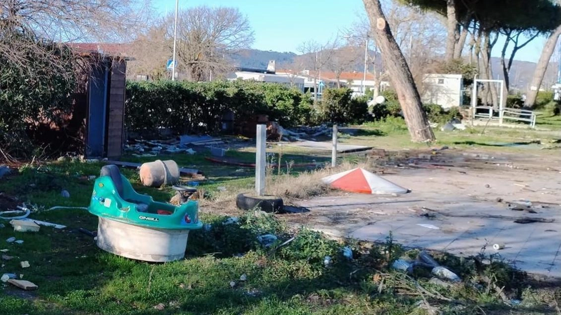 Gli ultimi giochi rimasti dopo la grande perturbazione che si era scatenata nell’agosto del 2022 facendo ingenti danni alla Caravella Gli ultimi giochi rimasti dopo la grande perturbazione che si era scatenata nell’agosto del 2022 facendo ingenti danni alla Caravella