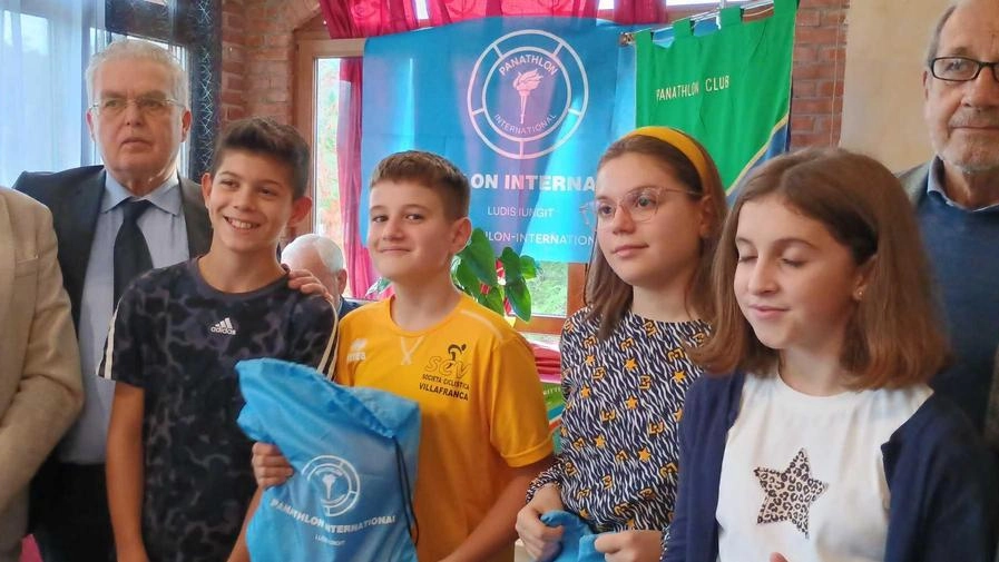 Panathlon club assegna i premi di ’Sportiva...mente’ a Pontremoli Panathlon club assegna i premi di ’Sportiva...mente’ a Pontremoli