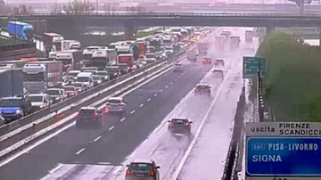 Maltempo, forti disagi su strade e autostrade. Problemi anche per i treni