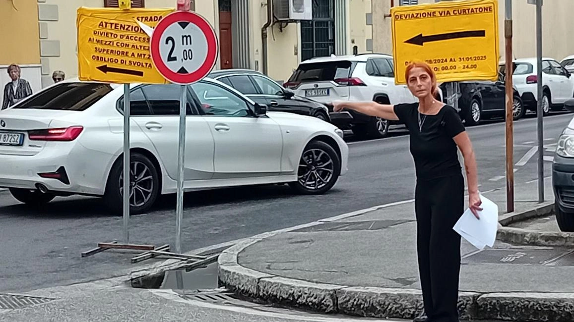 Domenica Rizzo indica il punto pericoloso: è stata lei a lanciare la petizione che è già arrivata a. quota 300 firme Domenica Rizzo indica il punto pericoloso: è stata lei a lanciare la petizione che è già arrivata a. quota 300 firme