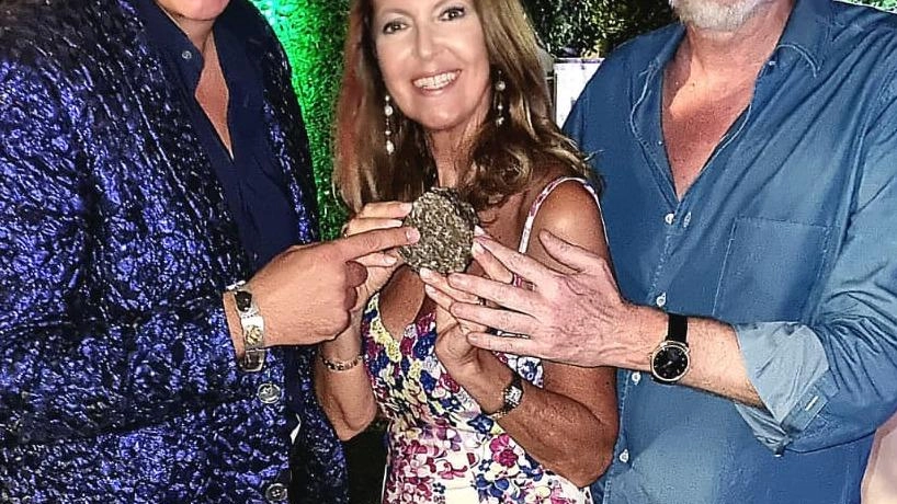 Arturo Artom organizzatore del Cenacolo con Luca Cableri e una porzione di Luna Arturo Artom organizzatore del Cenacolo con Luca Cableri e una porzione di Luna
