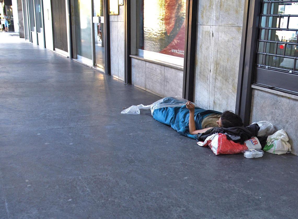 https://www.lanazione.it/image-service/view/acePublic/alias/contentid/ZjRmY2YxMzgtZTgyMC00/0/sono-gli-invisibili-della-societa-lavvocato-di-strada-tende-la-mano.jpeg