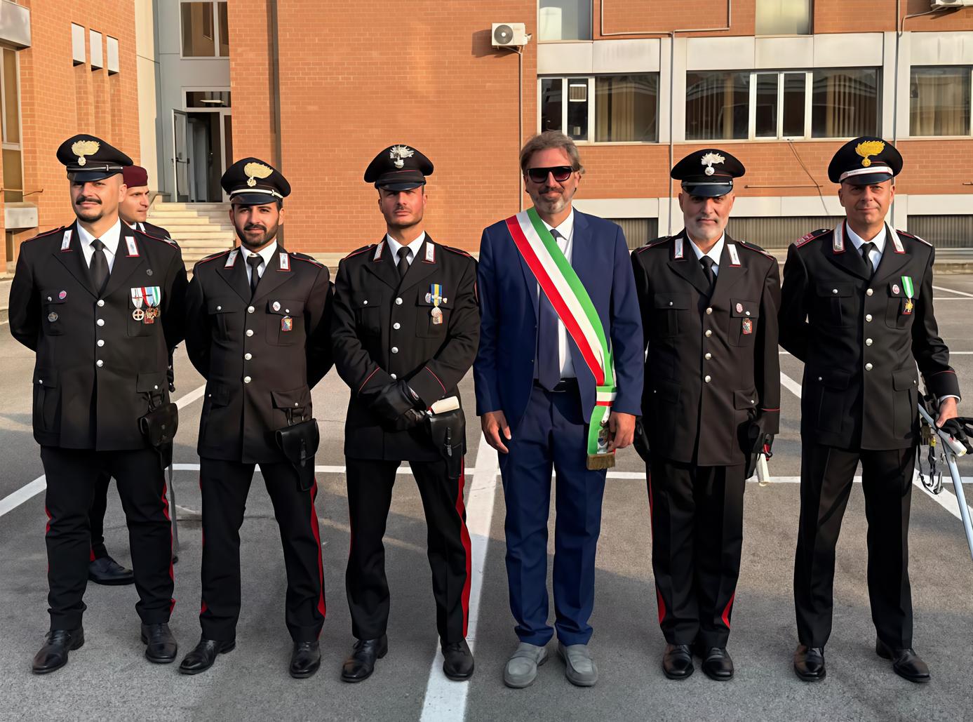 Onori e medaglie l’anniversario dell’Arma. La cerimonia solenne e i militari premiati Onori e medaglie l’anniversario dell’Arma. La cerimonia solenne e i militari premiati