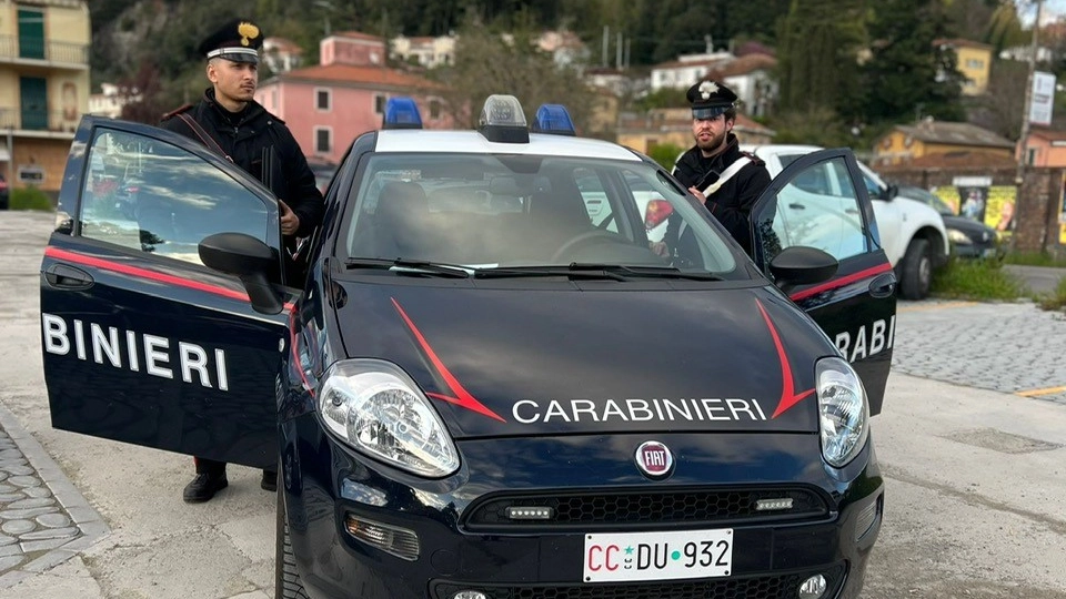 Semina vetri sulla Statale, paura: ‘caccia’ al vandalo nella notte