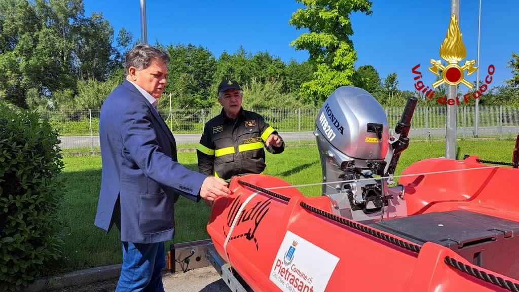 pietrasanta una nuova imbarcazione per i vigili del fuoco da Lanazione.it pietrasanta una nuova imbarcazione per i vigili del fuoco