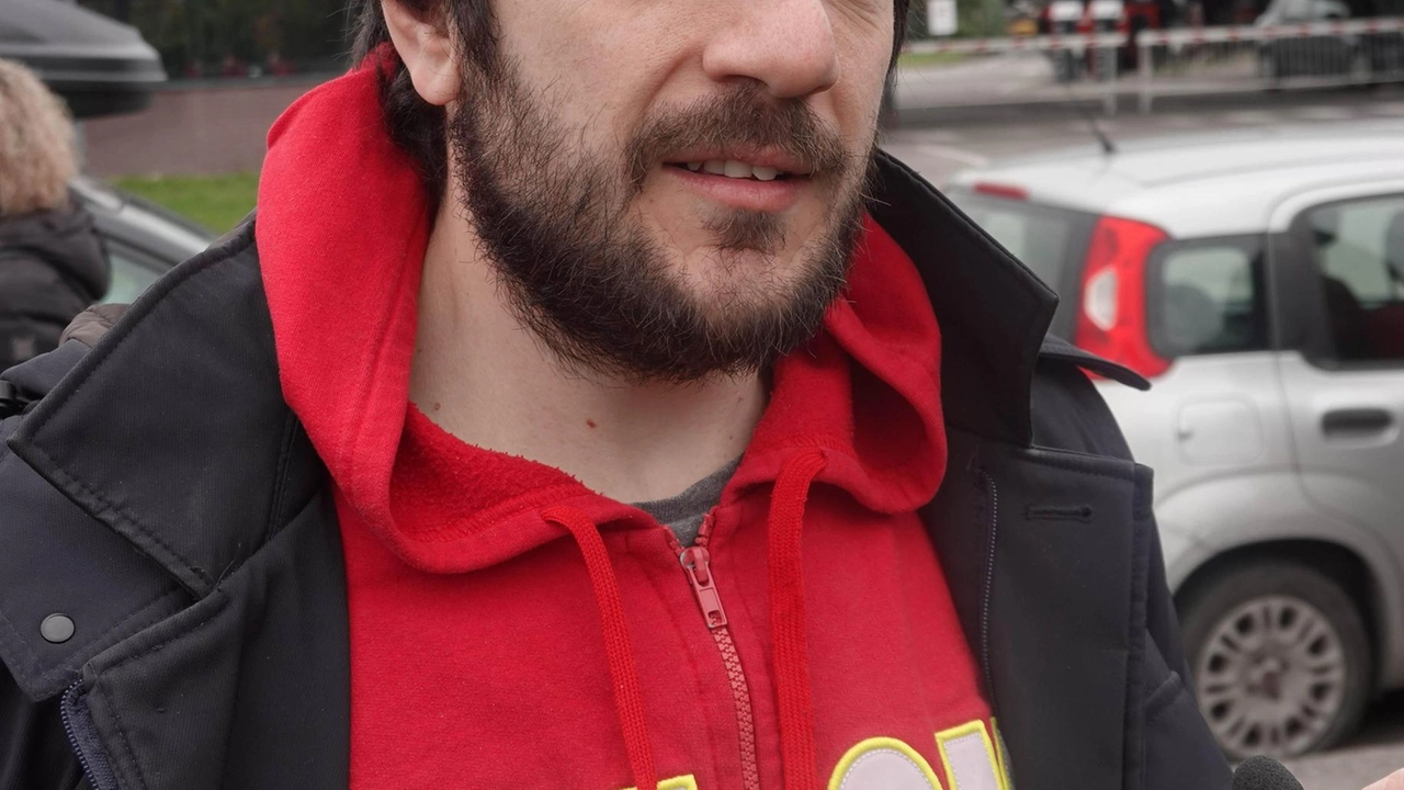 Il sindacalista Andrea Vignozzi ha scritto il libro «Veleno in polvere. La vertenza amianto alla Breda di Pistoia»