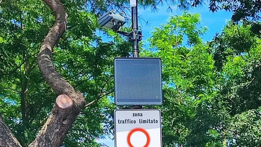 Al via la sperimentazione della lettura elettronica delle targhe dei veicoli in transito nella Ztl di San Gimignano Al via la sperimentazione della lettura elettronica delle targhe dei veicoli in transito nella Ztl di San Gimignano