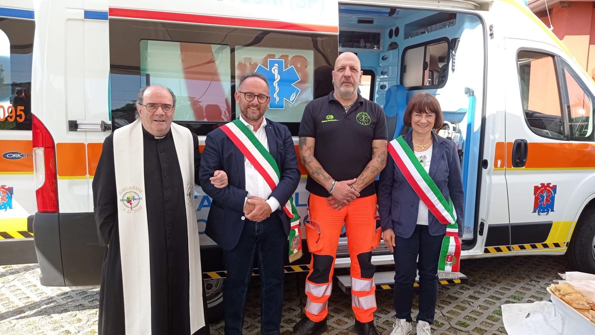 Festa alla Pubblica assistenza, acquistati due nuovi mezzi. “Ma c’è bisogno di volontari” Festa alla Pubblica assistenza, acquistati due nuovi mezzi. “Ma c’è bisogno di volontari”
