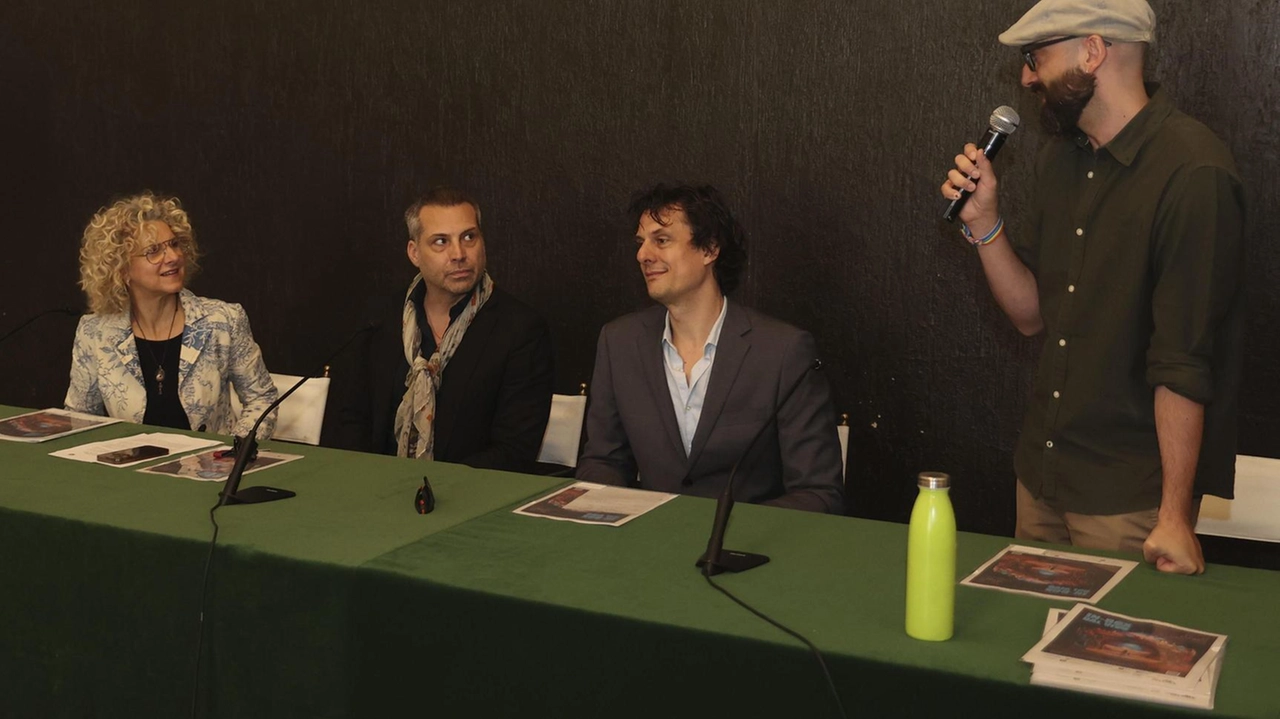 Tre giorni di teatro, con In-Box Dal Vivo. Da oggi a giovedì, le otto compagnie finaliste si esibiranno sui palcoscenici... Tre giorni di teatro, con In-Box Dal Vivo. Da oggi a giovedì, le otto compagnie finaliste si esibiranno sui palcoscenici...