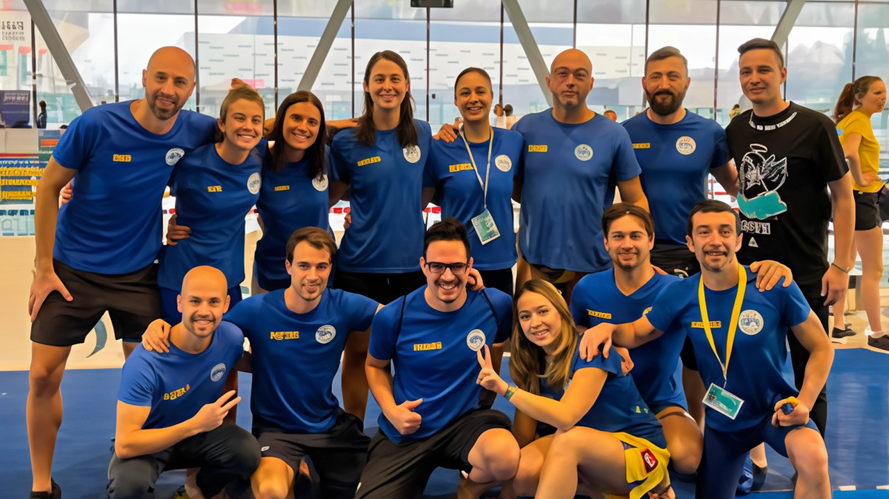 La squadra Master di nuoto che si è classificata seconda agli Italiani di Torino La squadra Master di nuoto che si è classificata seconda agli Italiani di Torino