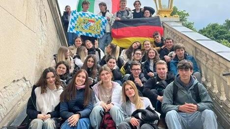 https://www.lanazione.it/image-service/view/acePublic/alias/contentid/ZjU5YmYxNDYtOTA1ZS00/0/progetto-erasmus-studenti-piu-europei.jpeg?f=16:9&w=1200&h=630
