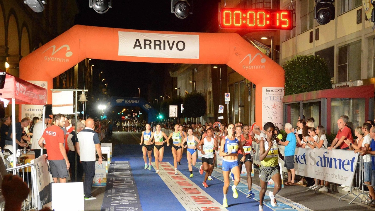 Podismo: secondo Bekele, Chiappinelli primo tra gli italiani. Nimbona conquista la 5 km femminile. Folla nel centro storico Podismo: secondo Bekele, Chiappinelli primo tra gli italiani. Nimbona conquista la 5 km femminile. Folla nel centro storico
