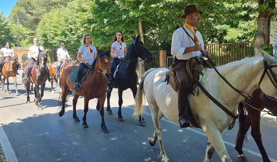 https://www.lanazione.it/image-service/view/acePublic/alias/contentid/ZjUwYTFiMGUtM2Q2NS00/0/torna-la-festa-di-san-giovanni-la-tre-giorni-di-chianciano-terme.jpeg