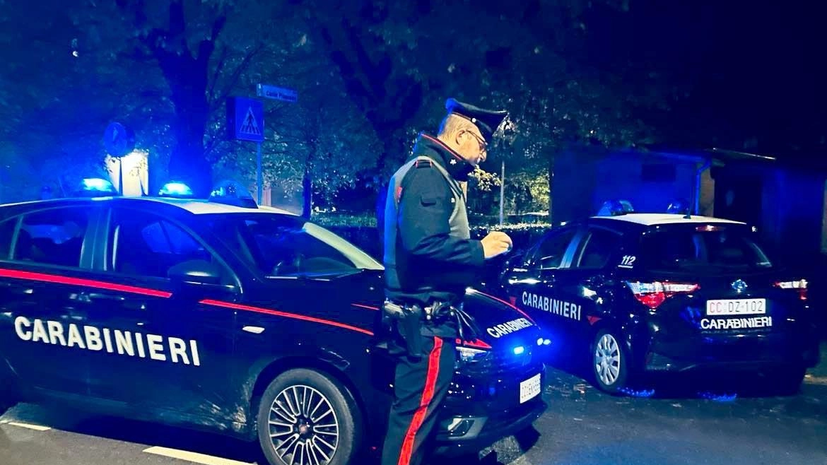 E’ stato l’uomo, 43 anni, a chiamare la sala operativa dell’Arma che lo ha poi individuato nella zona di Sambucetole E’ stato l’uomo, 43 anni, a chiamare la sala operativa dell’Arma che lo ha poi individuato nella zona di Sambucetole