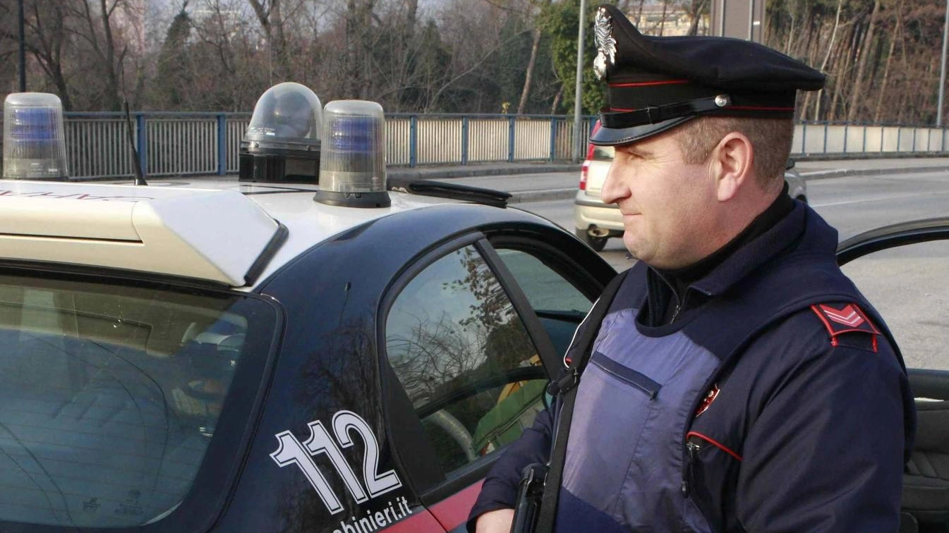 Due uomini scoperti con droga adosso dai Carabinieri a Gramolazzo e Borgo a Mozzano, con hashish e cocaina pronte per lo spaccio. Operazioni antidroga in corso nella zona.