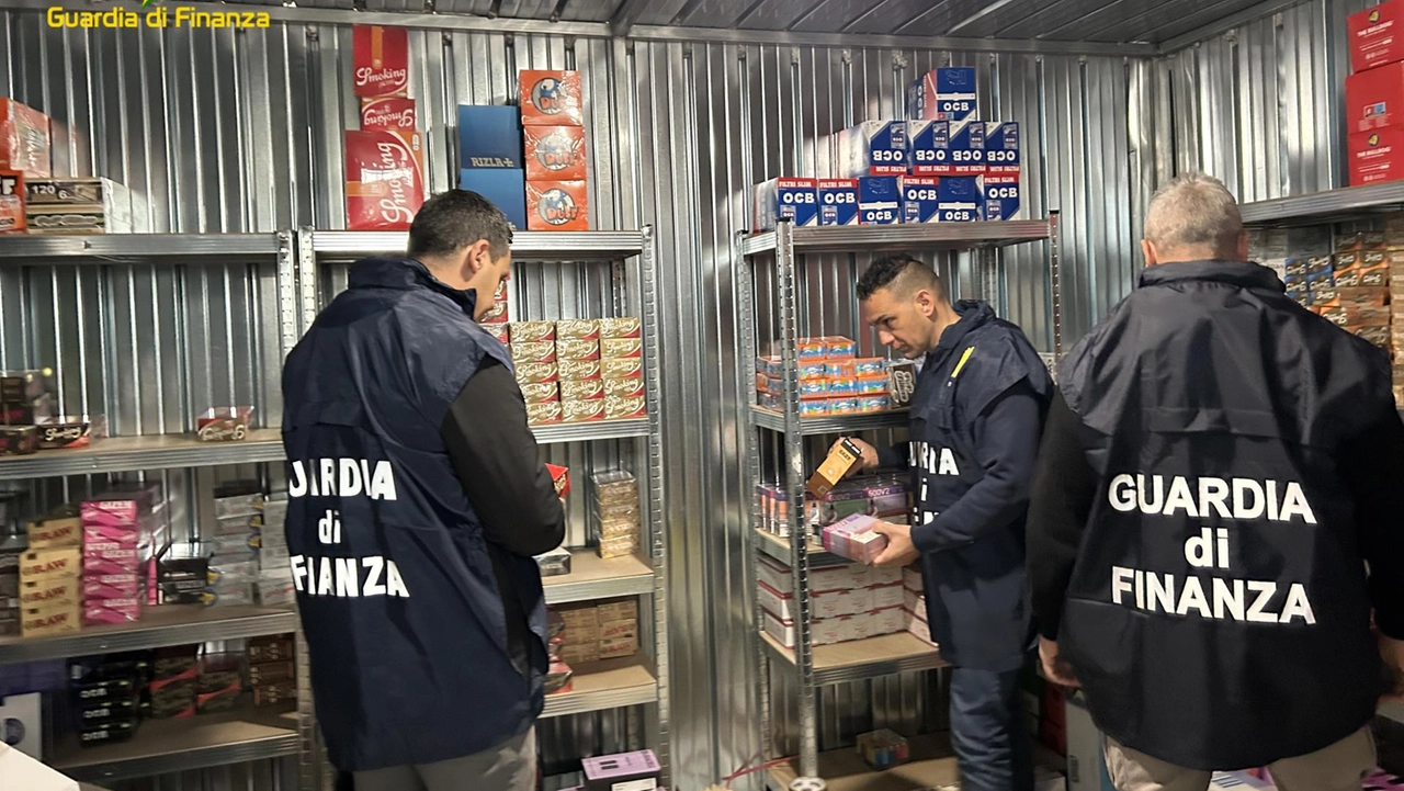 La guardia di finanza ha sequestrato oltre 16 milioni di prodotti da fumo, per un valore di oltre 3 milioni di euro