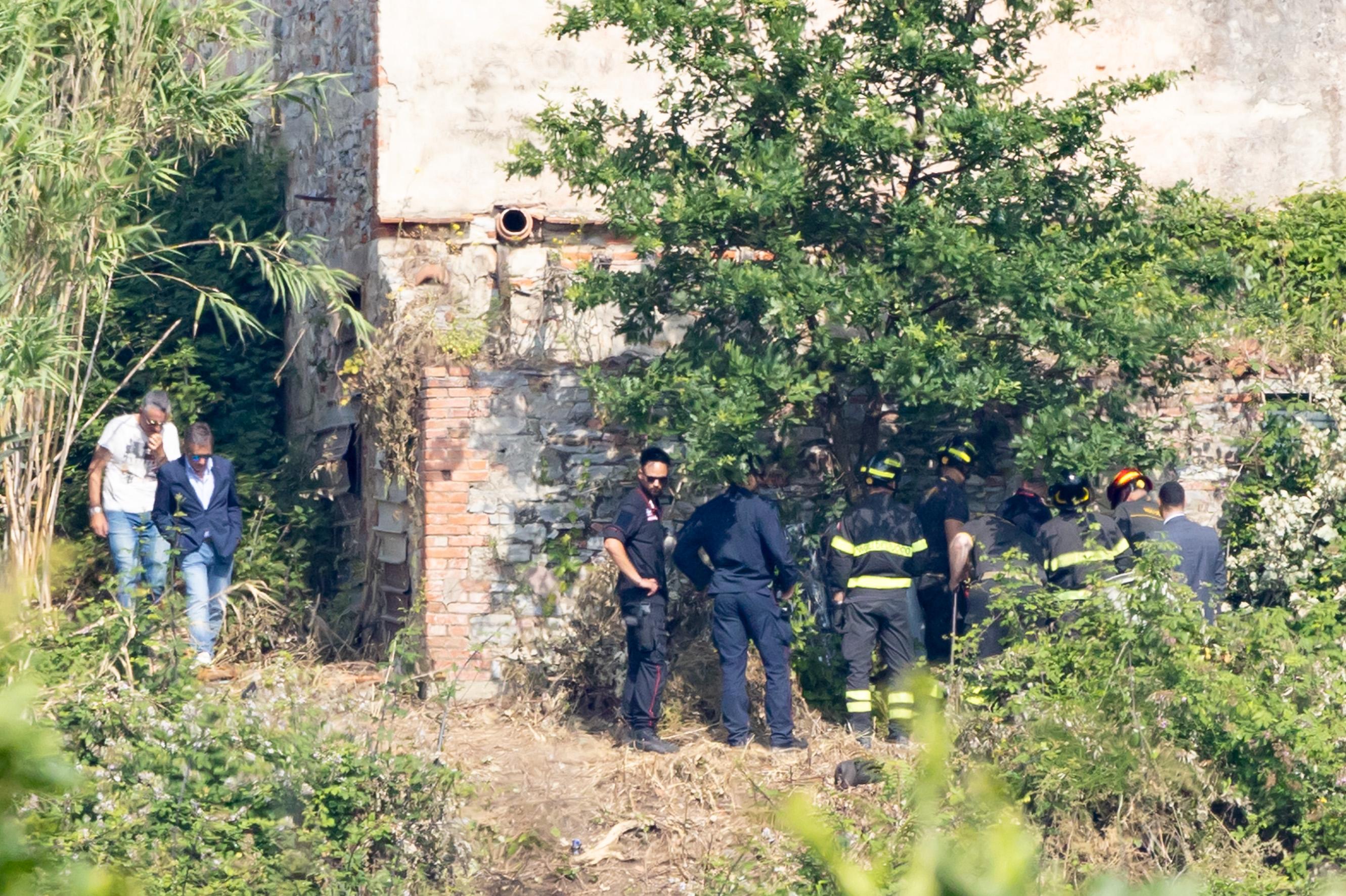 https://www.lanazione.it/image-service/view/acePublic/alias/contentid/ZjUzMDc5OGItNmNhMS00/0/unita-cinofile-e-vigili-del-fuoco-al-casolare-di-via-delle-panteraie-per-cercare-eventuali-nuove-vittime-di-vasile-frumuzache.jpeg