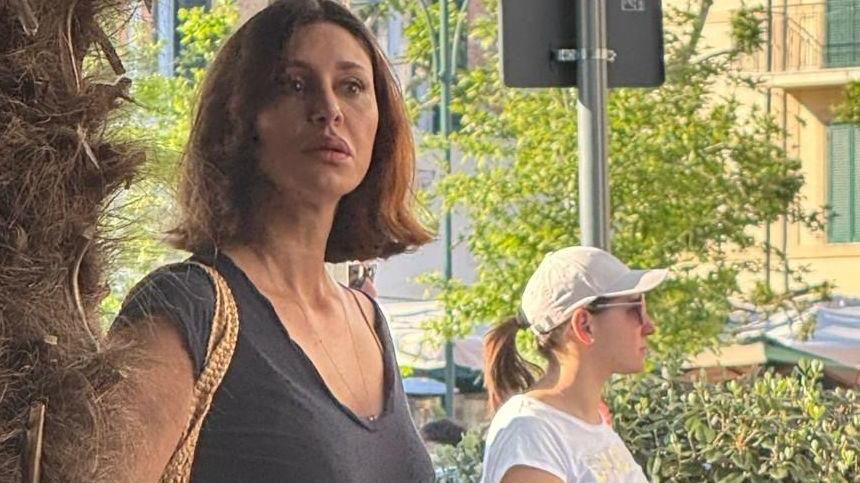 La Versilia a doppio ritmo. Dalla vacanza degli chic fino ai selfie dei vip La Versilia a doppio ritmo. Dalla vacanza degli chic fino ai selfie dei vip