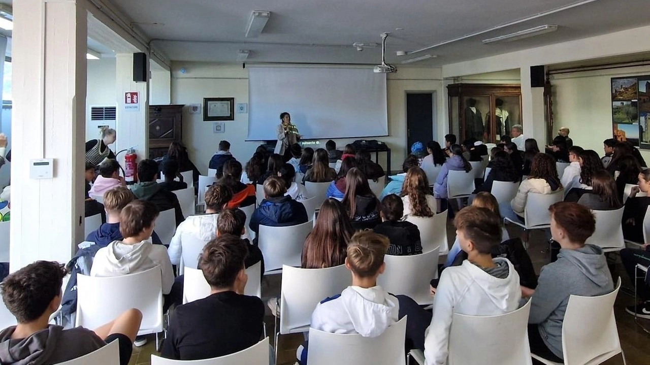 In una sala del consiglio comunale gremita, alla presenza dell’assessora alle politiche giovanili Claudia Berti, si è concluso il progetto ‘Bullover’ In una sala del consiglio comunale gremita, alla presenza dell’assessora alle politiche giovanili Claudia Berti, si è concluso il progetto ‘Bullover’