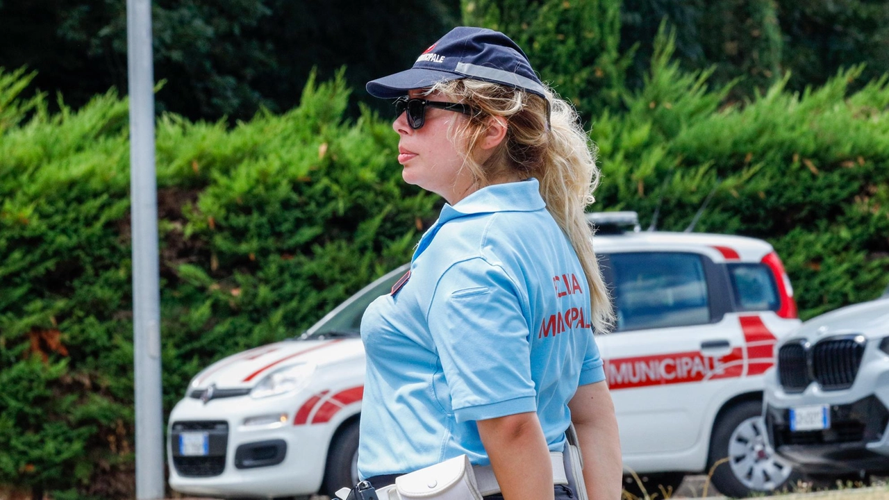 L’intervento della polizia municipale di Calenzano durante uno degli ultimi incidenti avvenuti sulla Sp8 (foto Germogli)