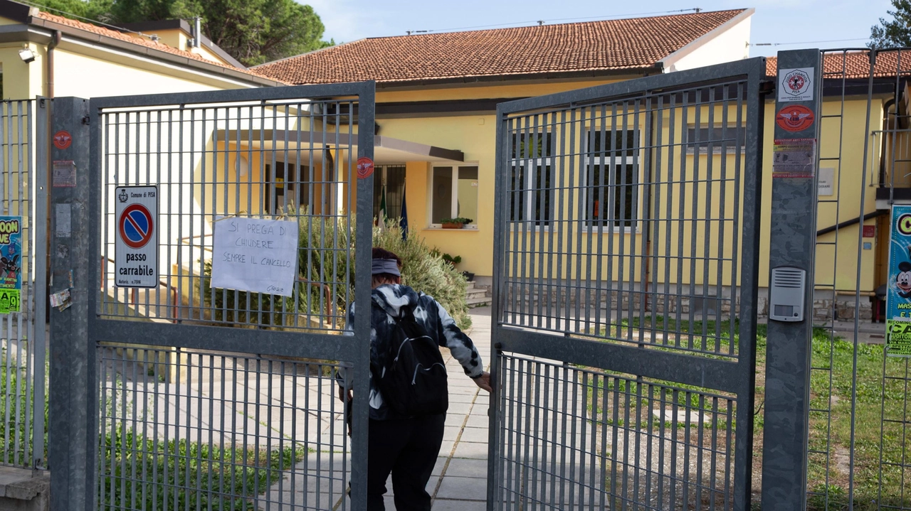 L’ingresso della Scuola d’infanzia «Parmeggiani«, a Porta a Lucca