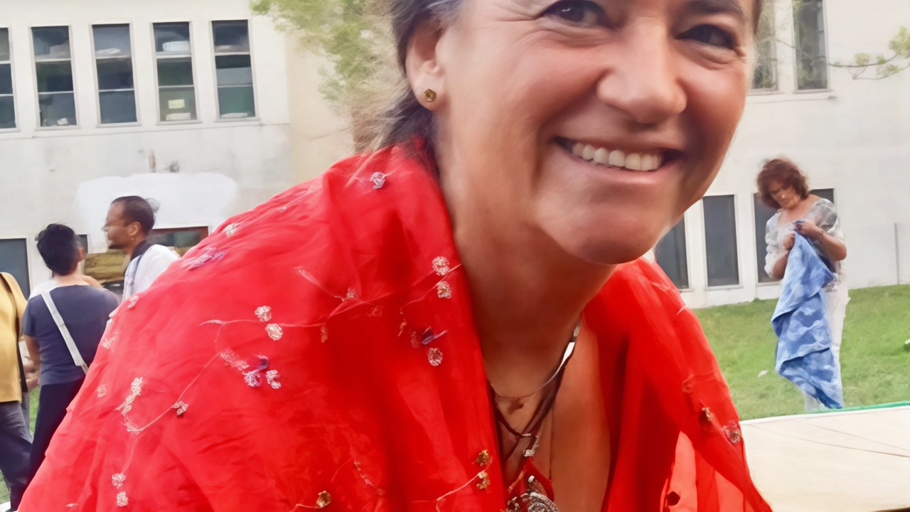 Univa alla psicanalisi la fiducia negli antichi riti e su questo aveva trasformato perfino la sua fattoria. L’ultima passeggiata nel verde, l’ultimo sogno dei laghetti spirituali spezzato da chi collaborava con lei. Univa alla psicanalisi la fiducia negli antichi riti e su questo aveva trasformato perfino la sua fattoria. L’ultima passeggiata nel verde, l’ultimo sogno dei laghetti spirituali spezzato da chi collaborava con lei.