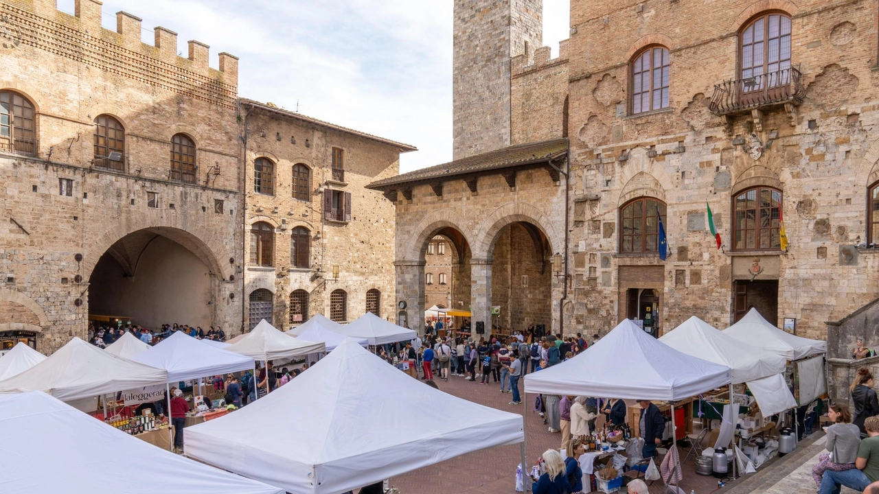 Nelle giornate di domani e domenica dalle 16 alle 19 in piazza Duomo e. sotto la loggia del ‘Podestà’ si apre il mercatino di Natale Biologico Nelle giornate di domani e domenica dalle 16 alle 19 in piazza Duomo e. sotto la loggia del ‘Podestà’ si apre il mercatino di Natale Biologico